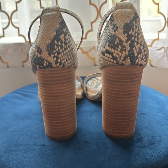 Steve Madden Snakeskin Heeled Sandal - Size 10 - Picture 4 of 4